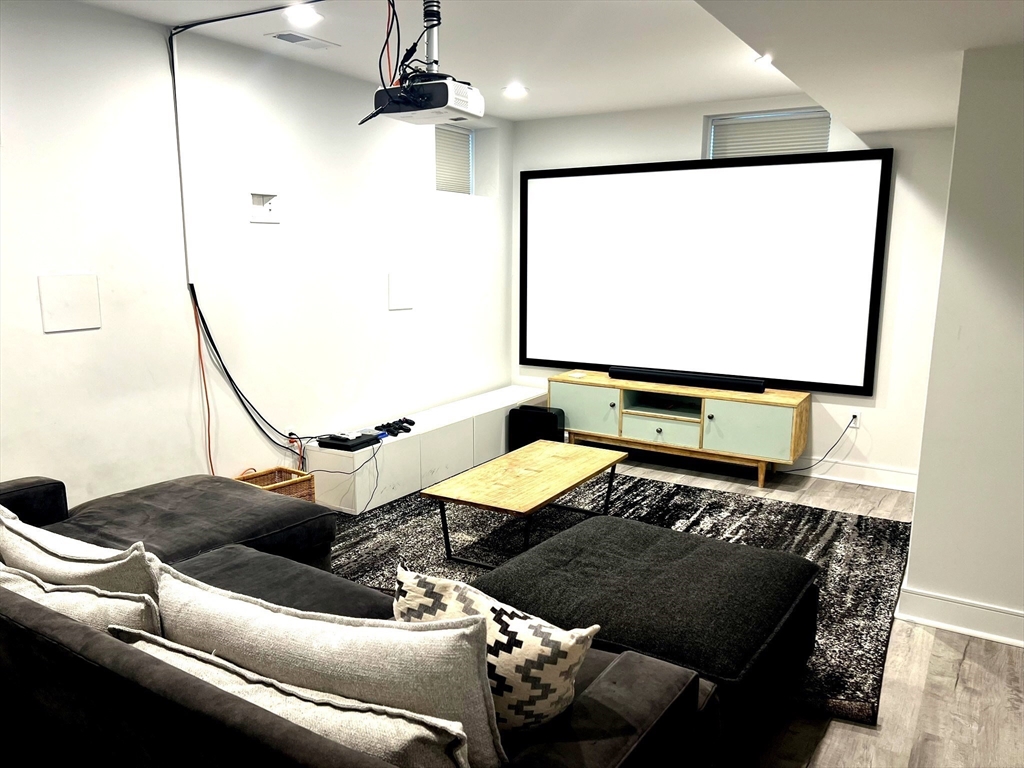 19 Shute Path, Newton Center