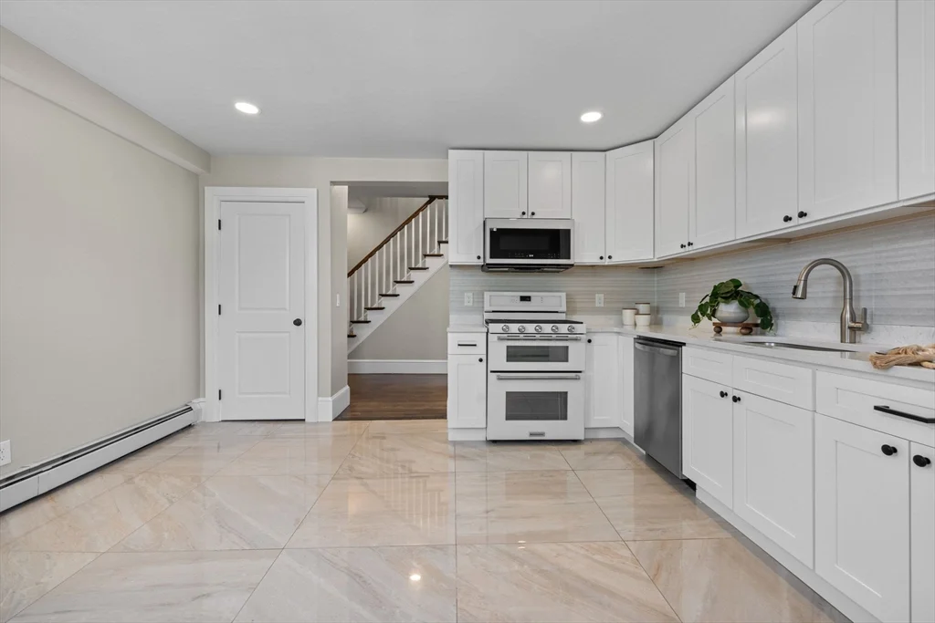 62 Chestnut St, Saugus