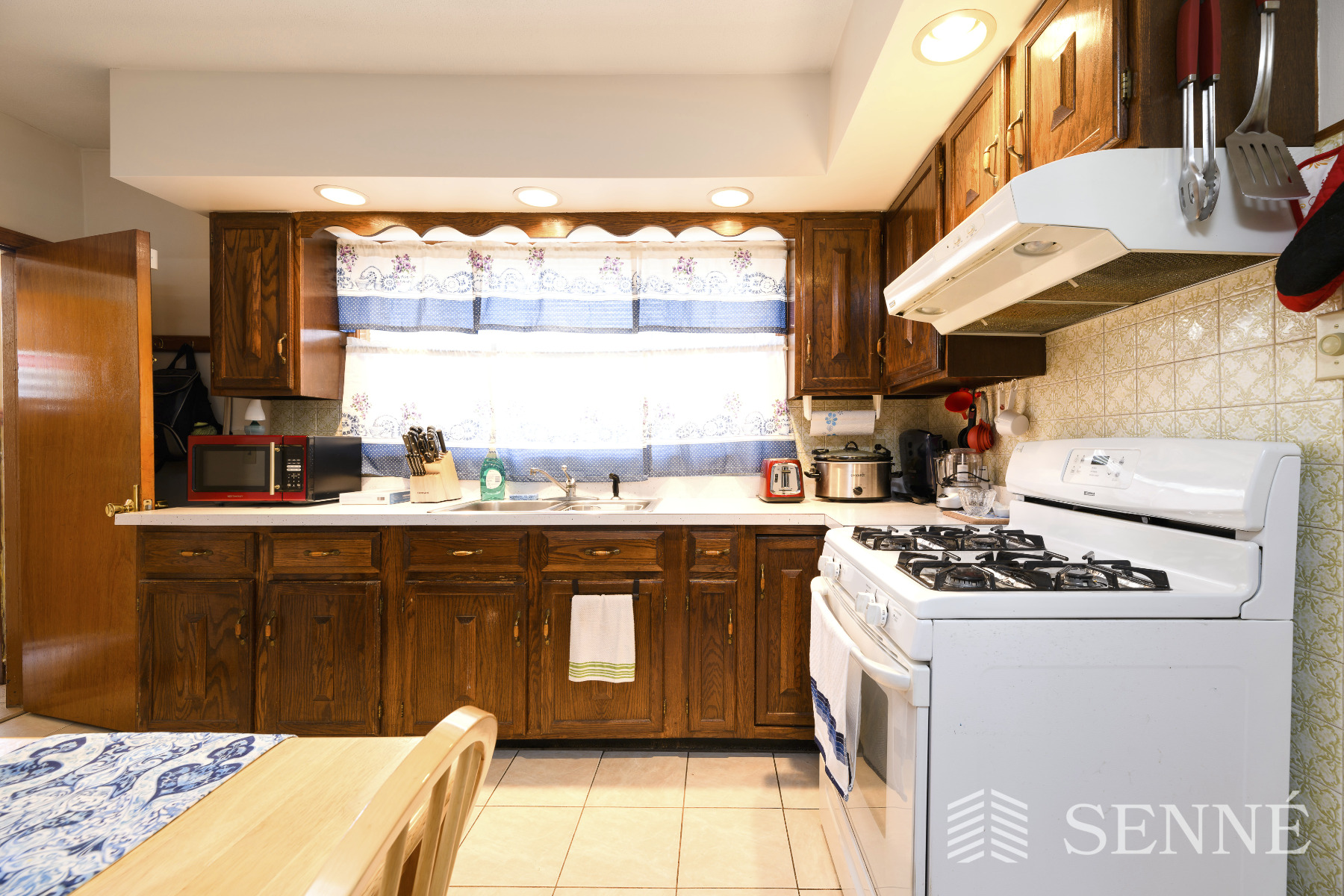 49 Concord Ave, Ward Two