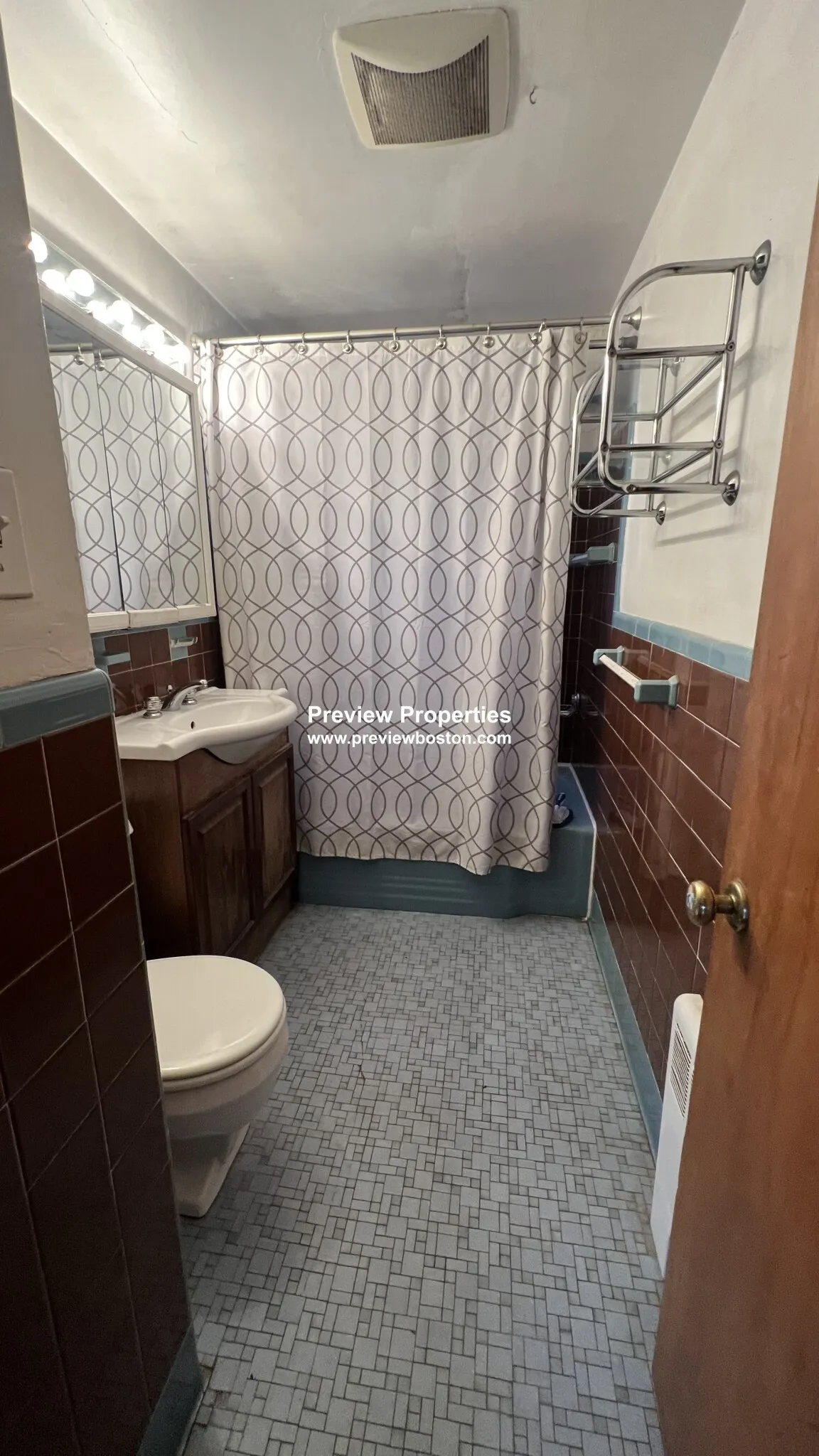 14 Caltha Rd, Oak Square