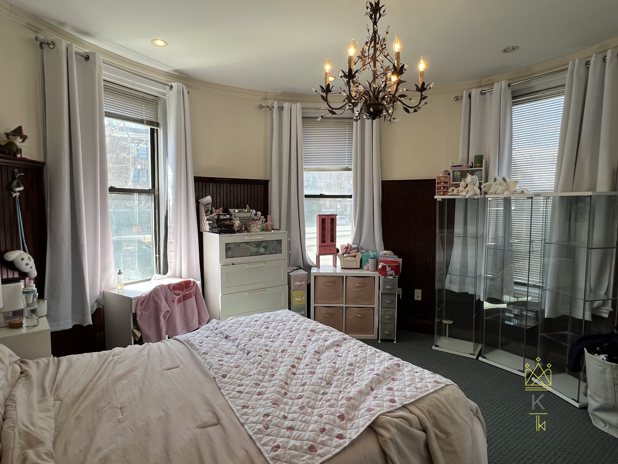 1963 Commonwealth Ave, Brighton