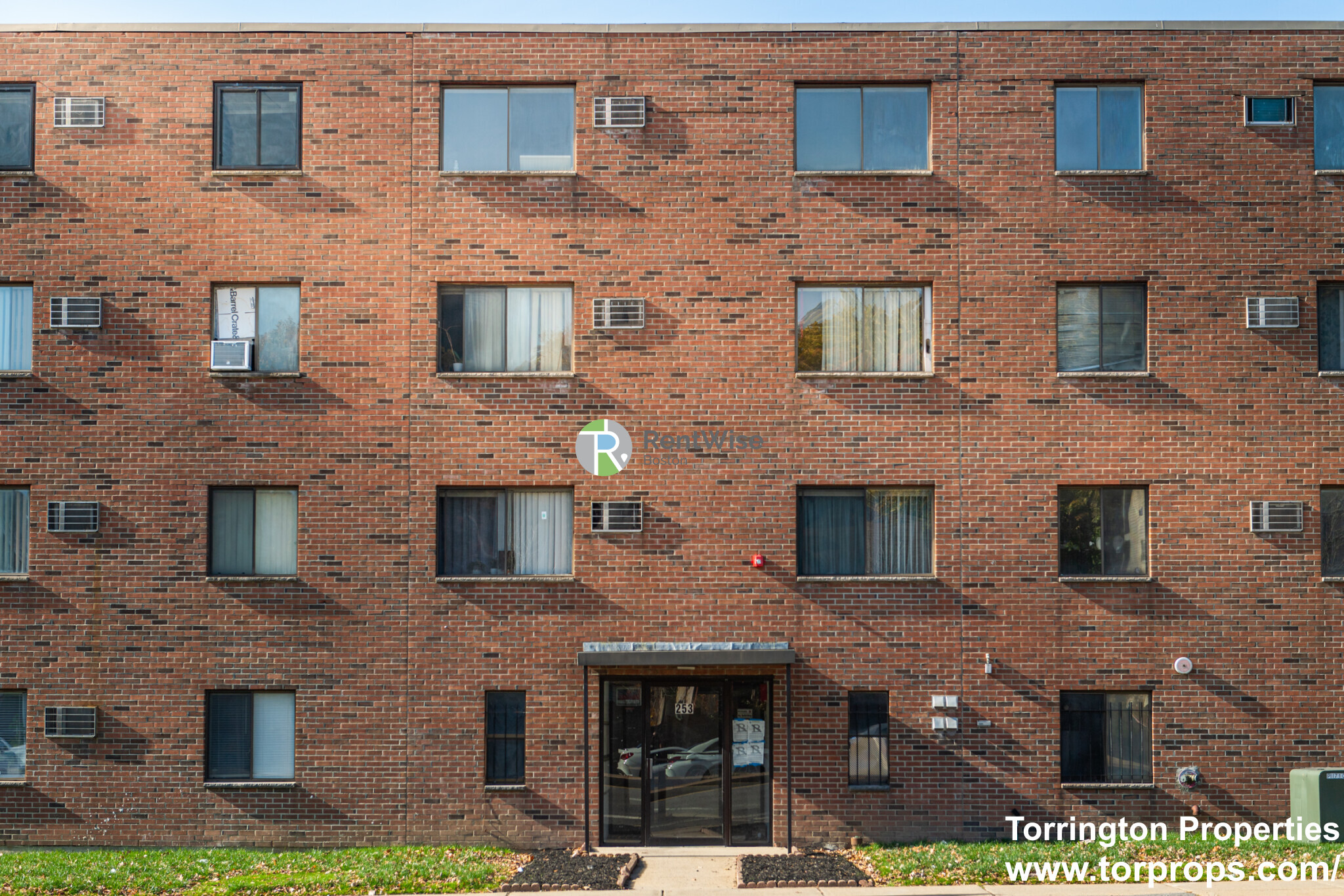 253 Hyde Park Ave, Jamaica Plain