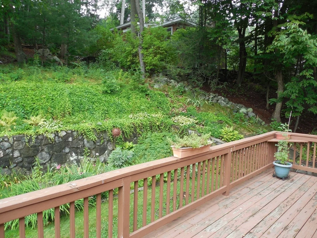 166 Totten Pond Rd, Piety Corner