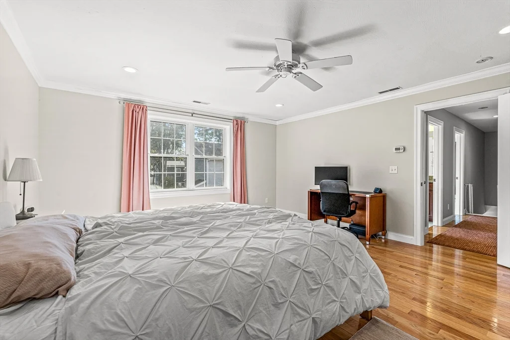 176 Washington St, Reading