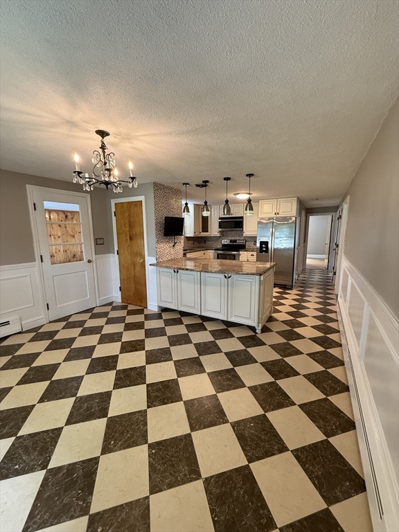 376 S Main St, Andover