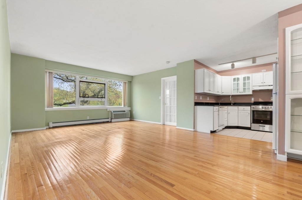 10 Hammond Pond Pkwa, Chestnut Hill