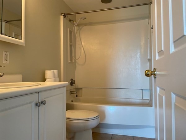 8 Museum Way, East Cambridge