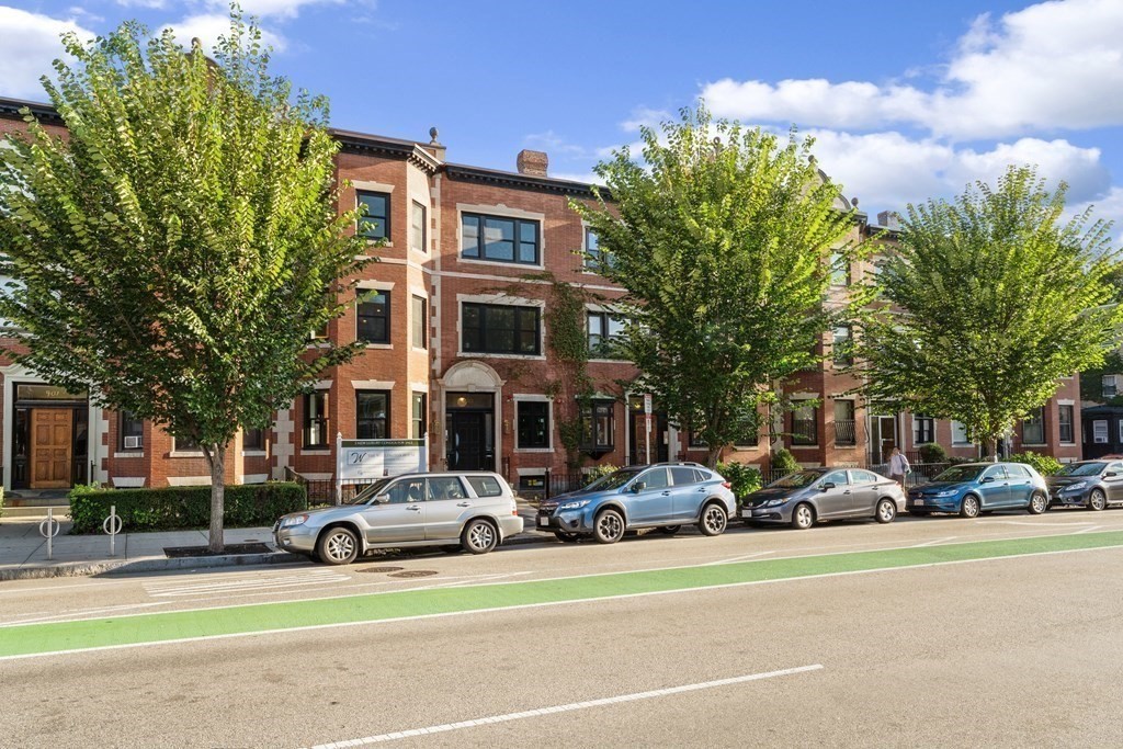 903 Beacon St, Back Bay