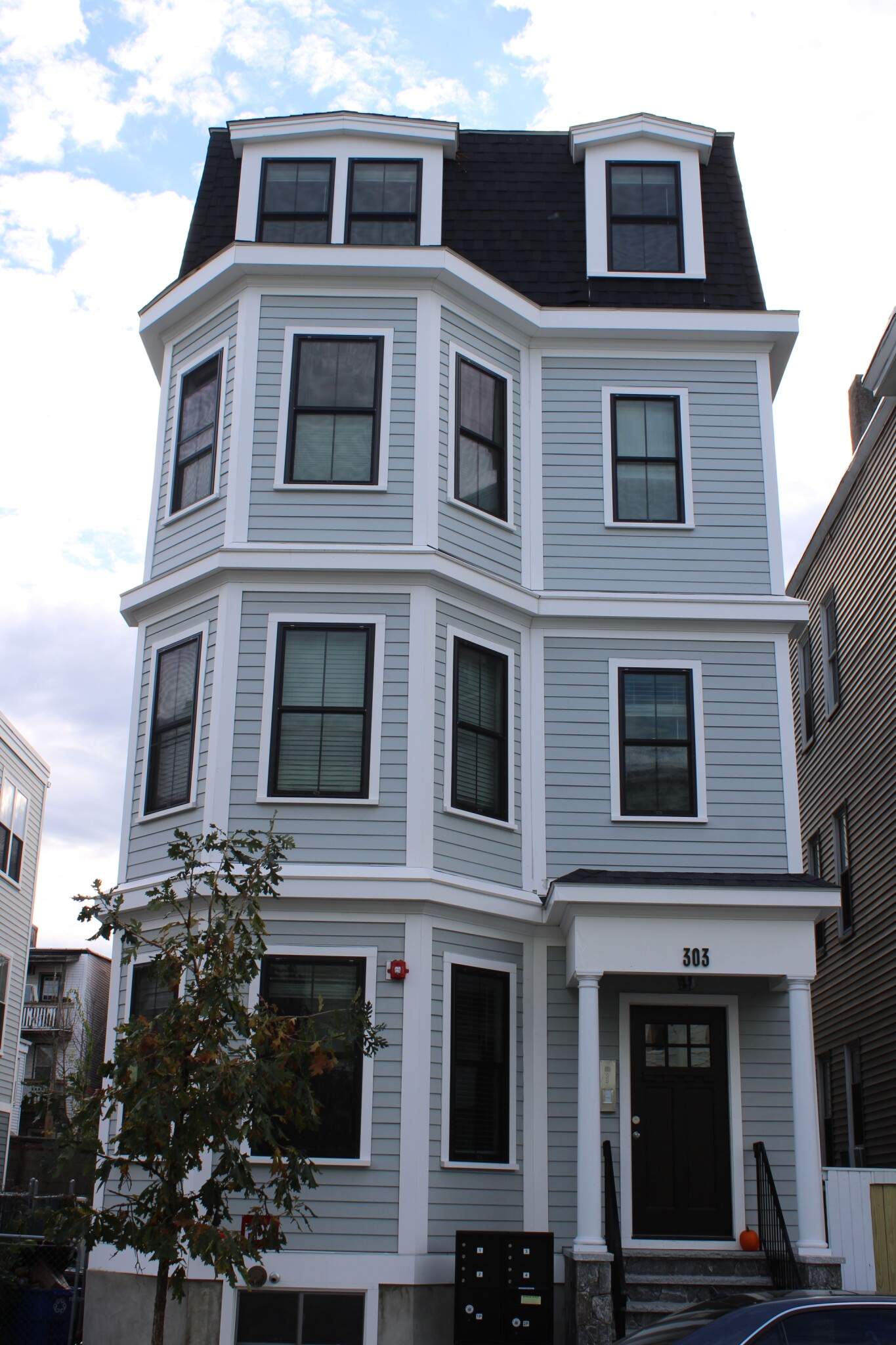 303 Maverick St, East Boston