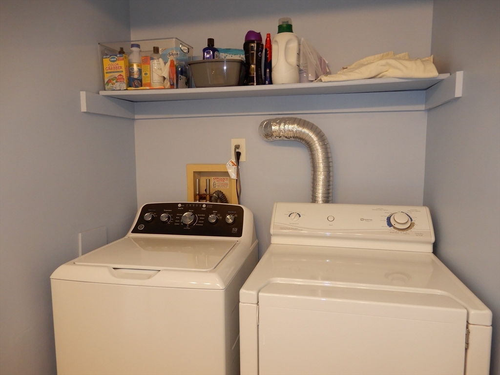 5 Bradshaw Ln, Foxboro