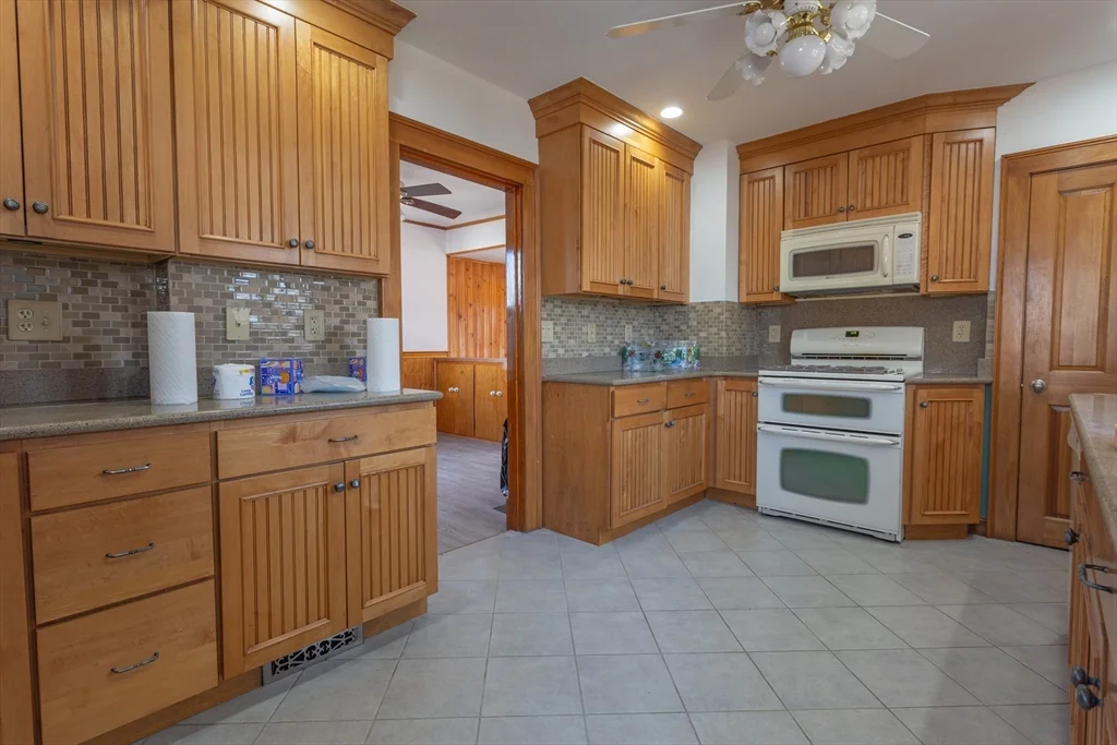 14 Vanness Rd, Weymouth