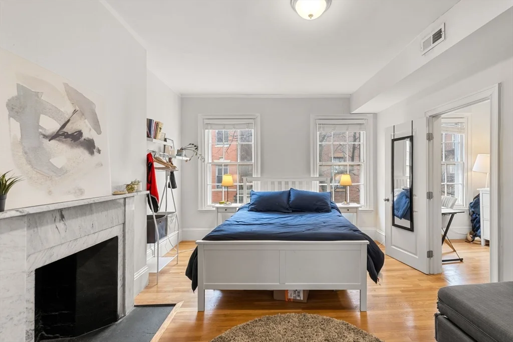 62 West Cedar St, Beacon Hill