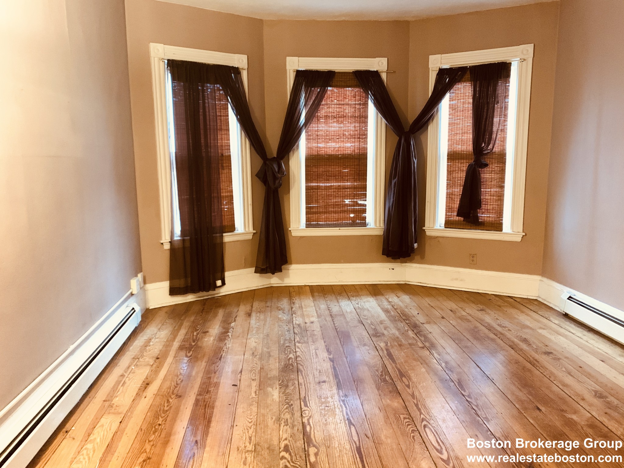 3 bed, 1 bath apartment for rent at 276 Cottage St Unit 2, Dorchester — photo 2 of 3