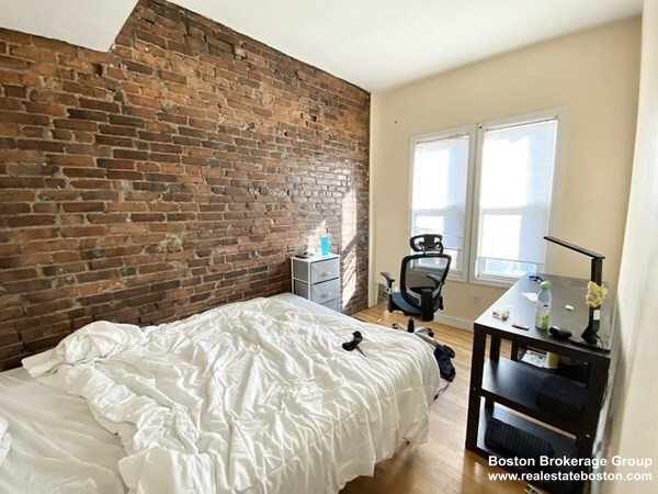 3 Parker Hill Ter, Mission Hill