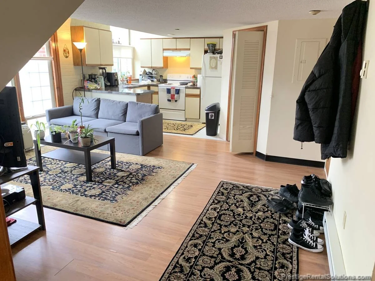 11 Willow St, Fitchburg