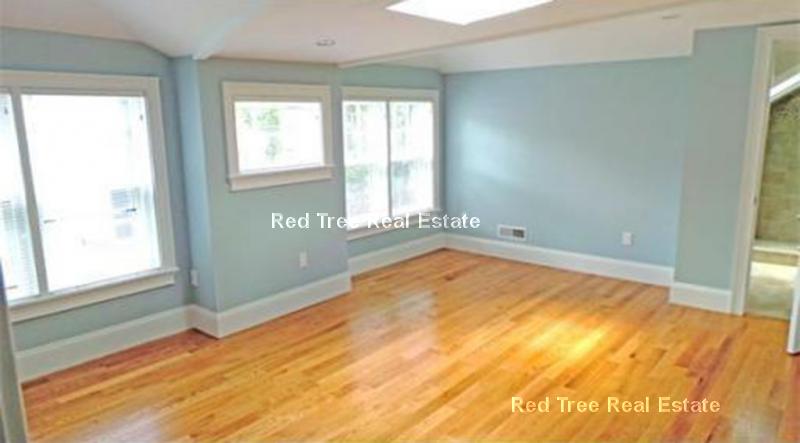 7 Acron Rd, Brookline Village