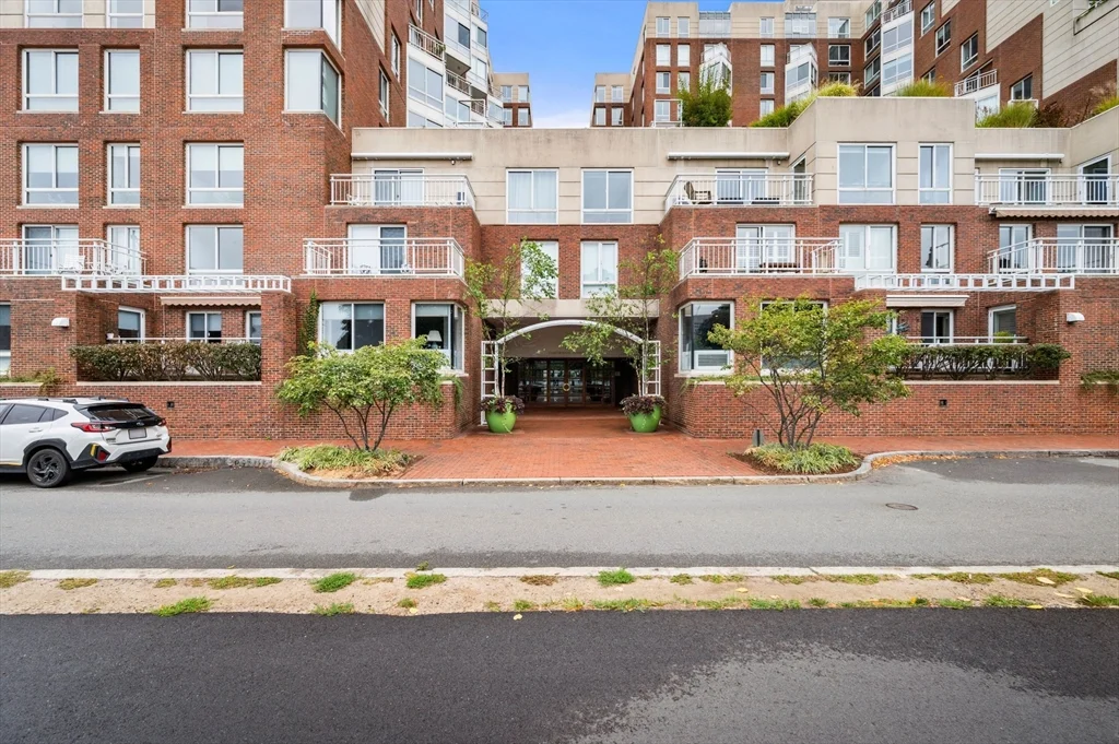 75-83 Cambridge Pkwa, Cambridgeport