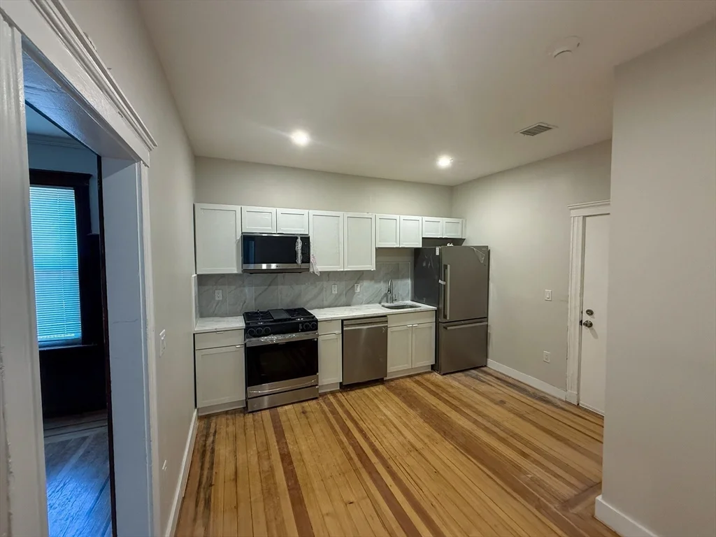 51 Pasadena, Dorchester