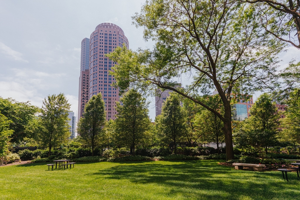 65 E India Row, Waterfront