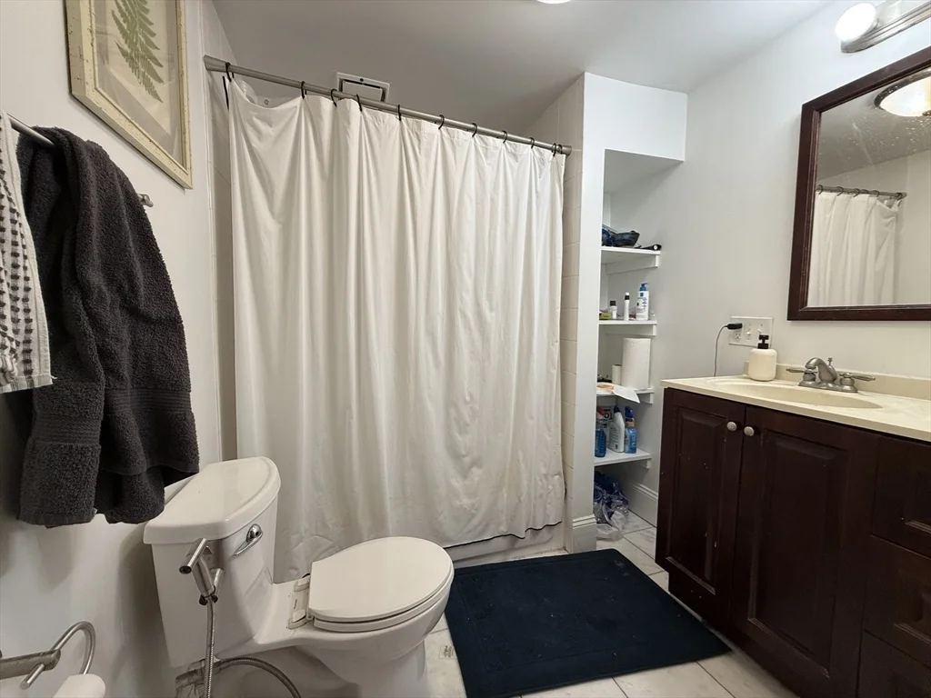 235 Charles St, East Cambridge