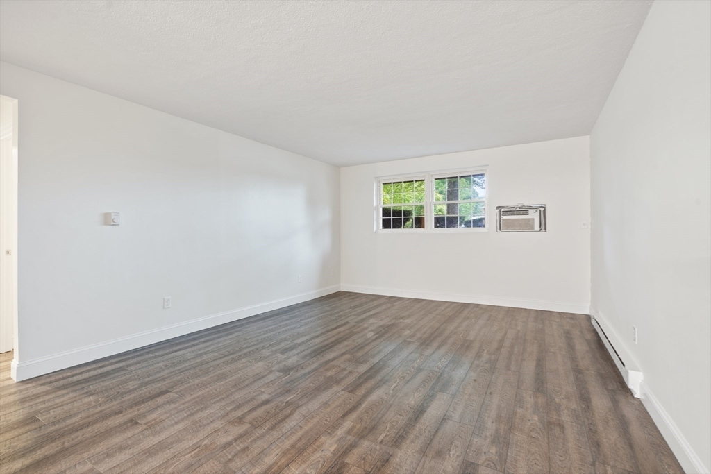 5 Walker Rd, North Andover