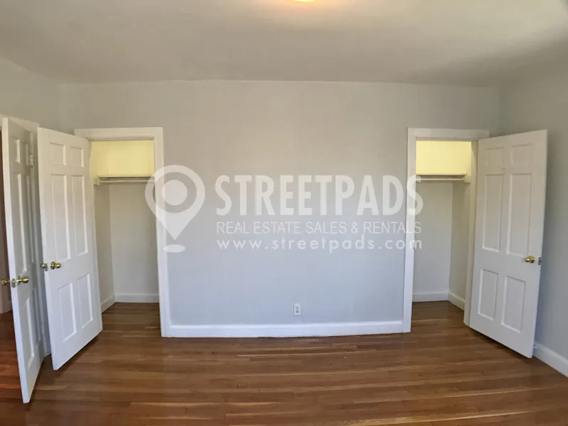 1129 Beacon St, Longwood