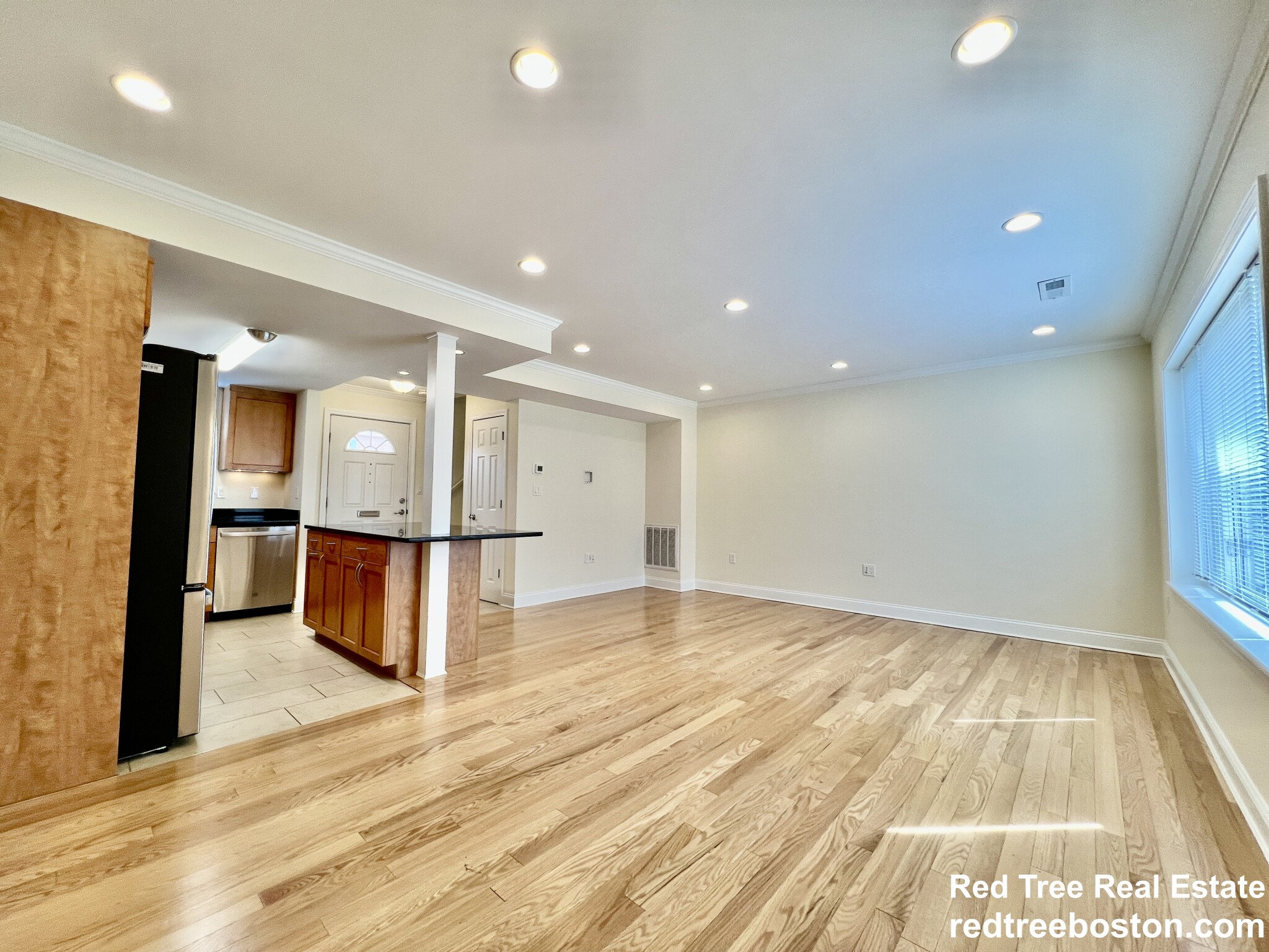 180 Thornton Rd, Chestnut Hill