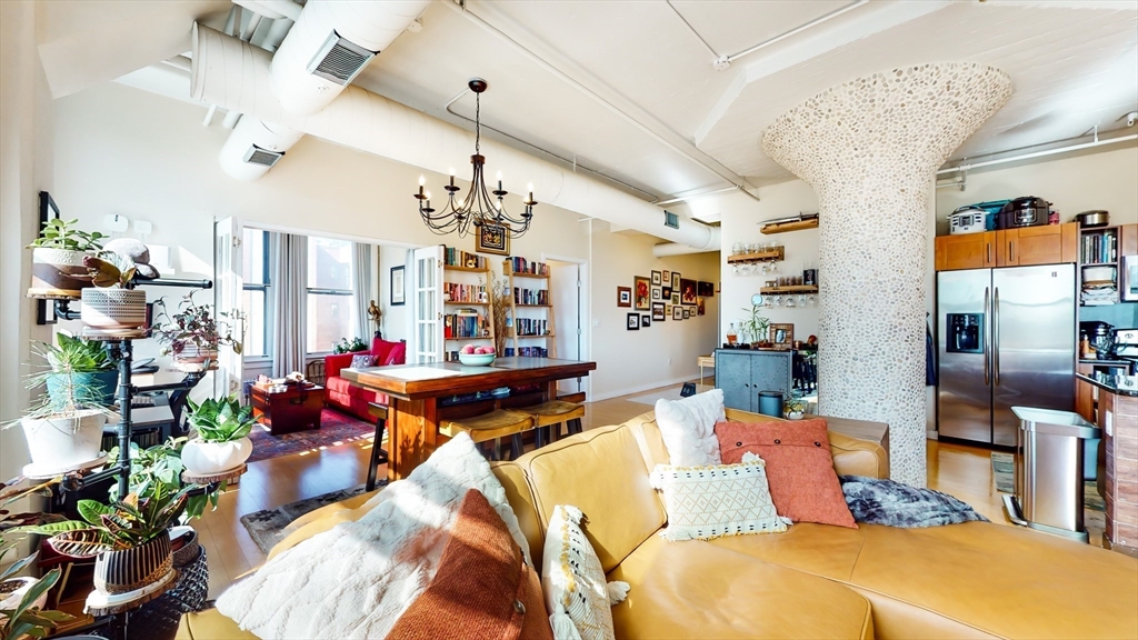 210 South, Leather District