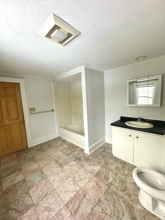 20 S Main St, Ashburnham