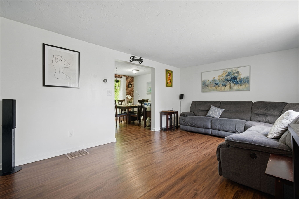 125 Chapin Rd, Hudson