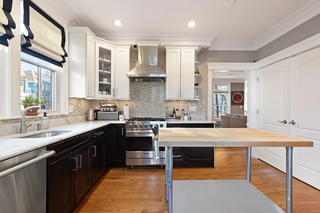 16 Zamora, Jamaica Plain