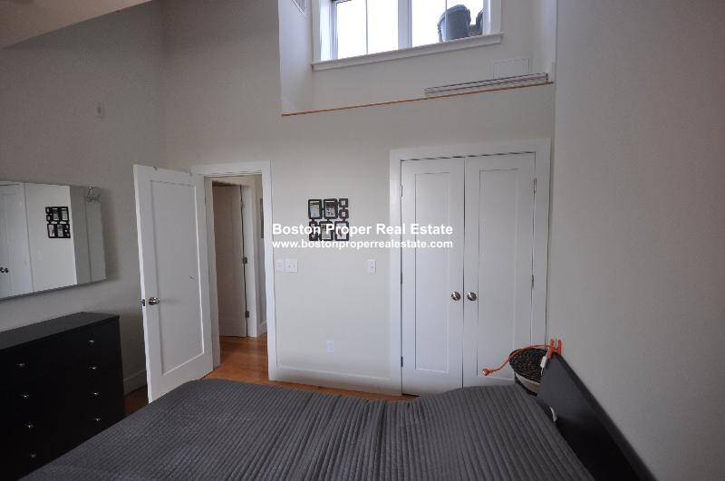 658 Massachusetts Ave, South End