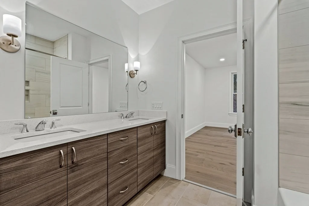 27 Lily Pond Ln, Lexington