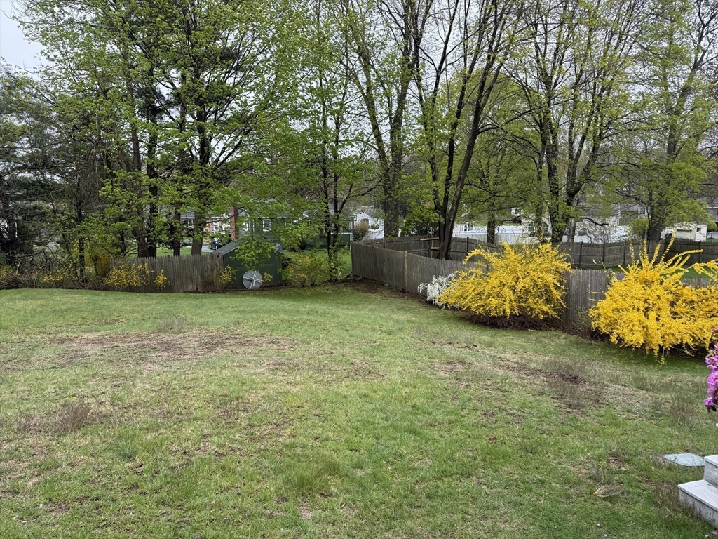 12 Seneca Rd, Woburn