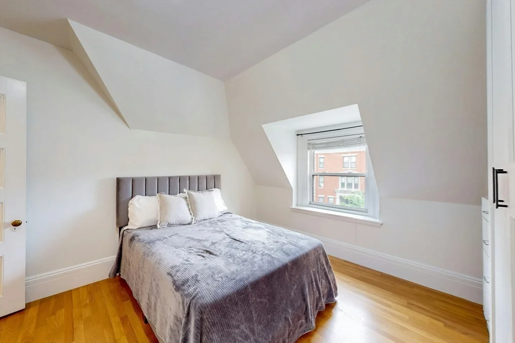 15 Garrison Rd, Brookline Hills