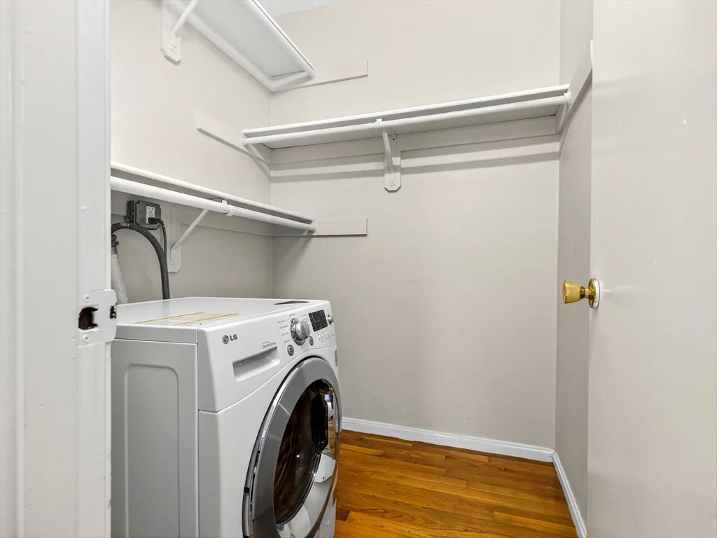226 Newbury St, Back Bay