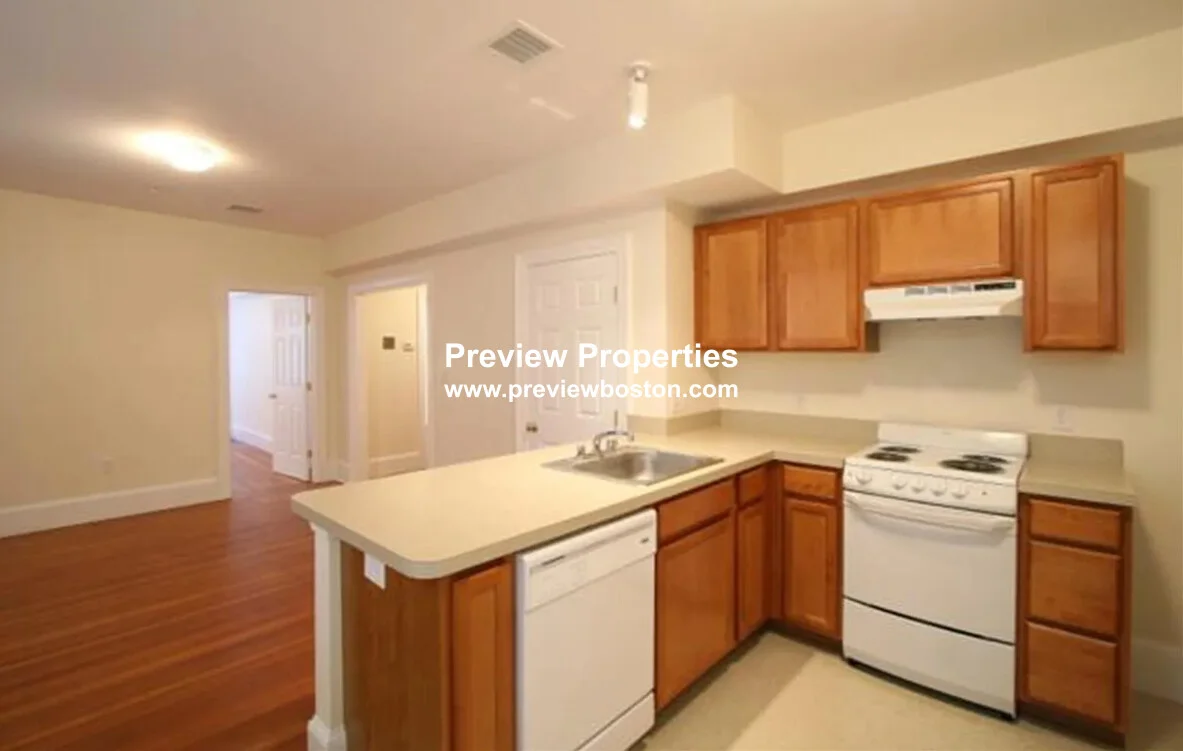 881 Massachusetts Ave, Mid Cambridge