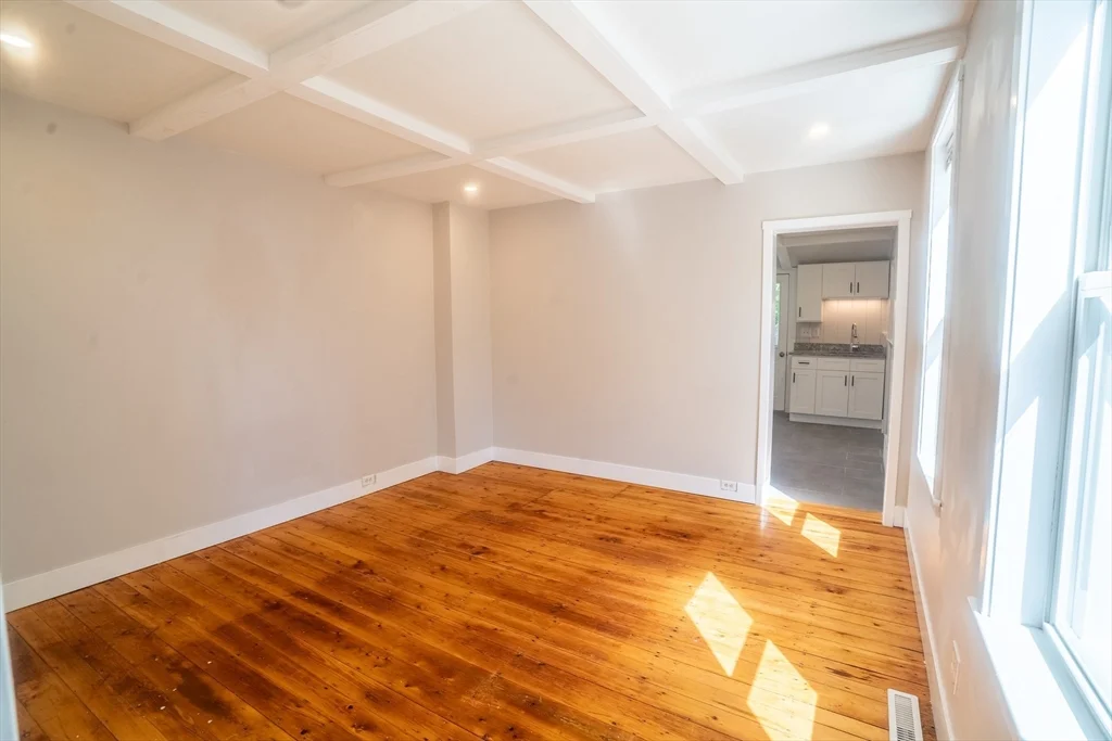 18 Drew Ave, Weymouth