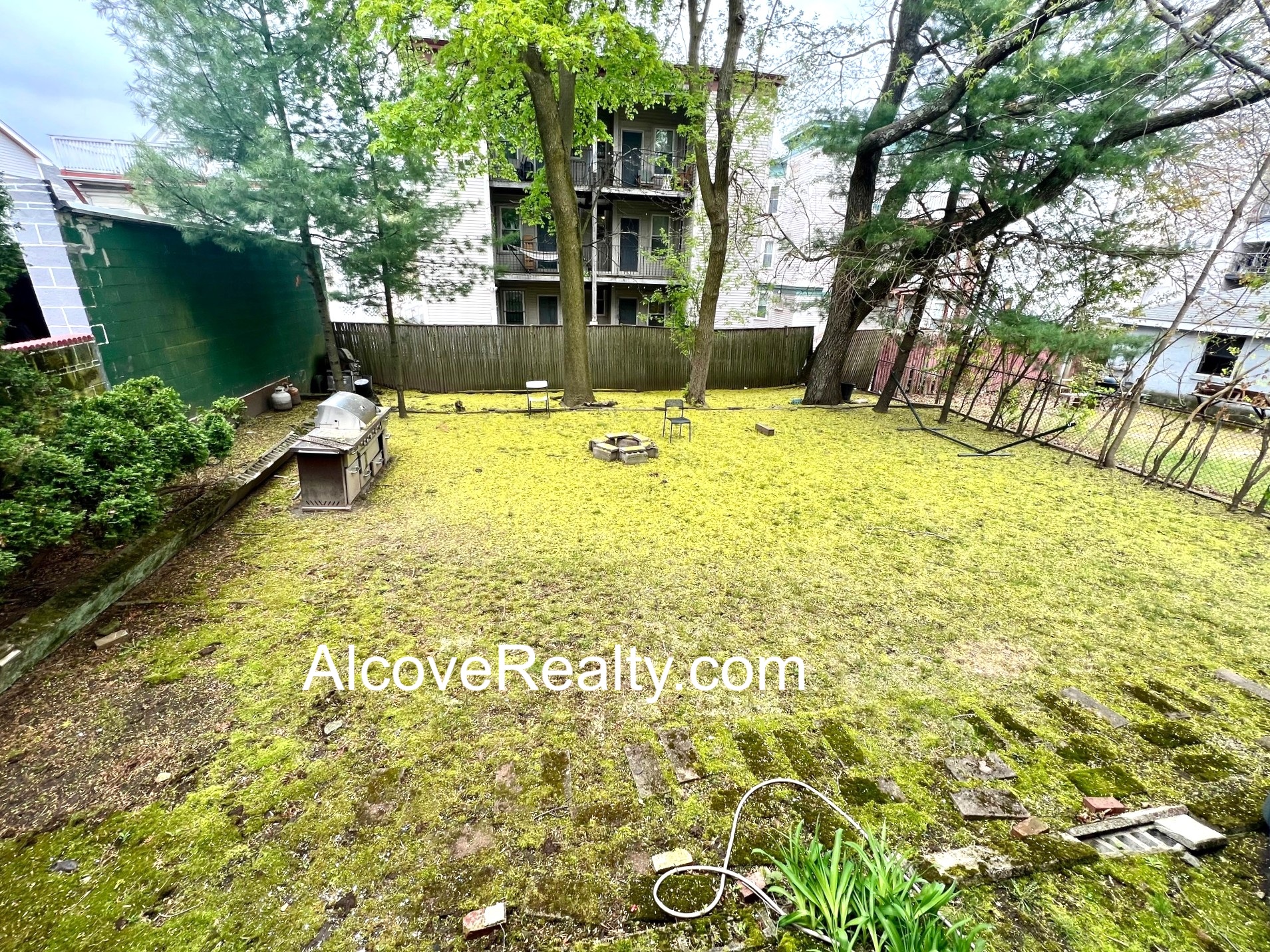 15 Farragut Ave, West Somerville