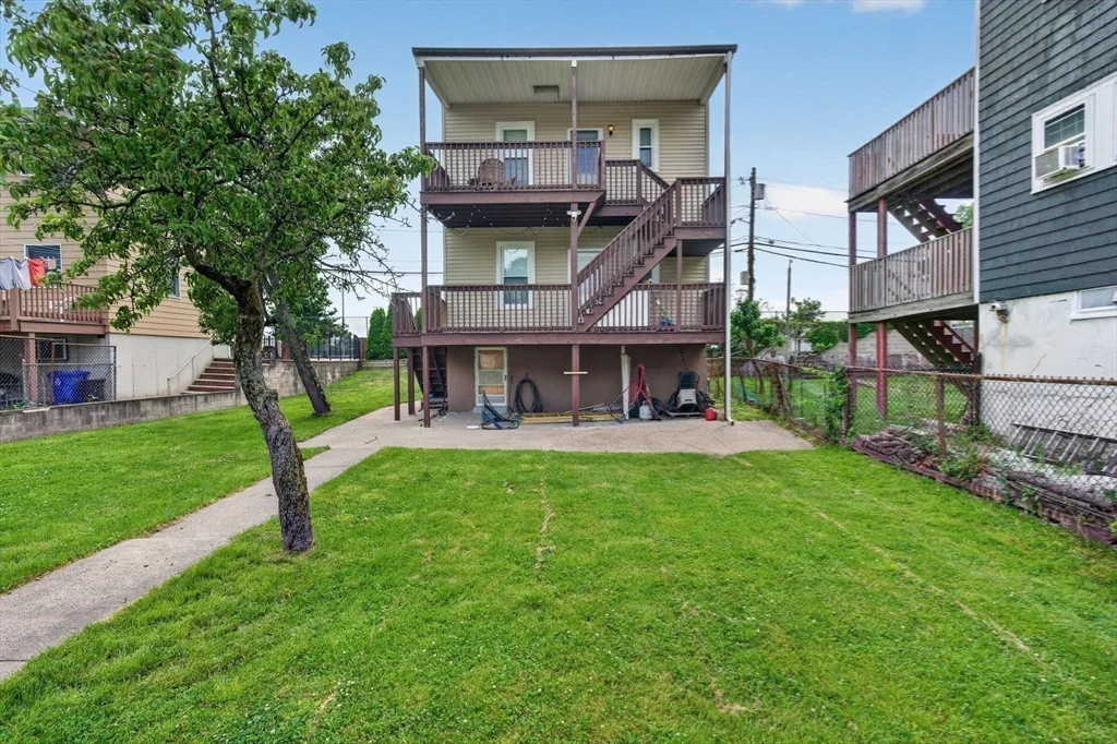 41 Boardman St, East Boston