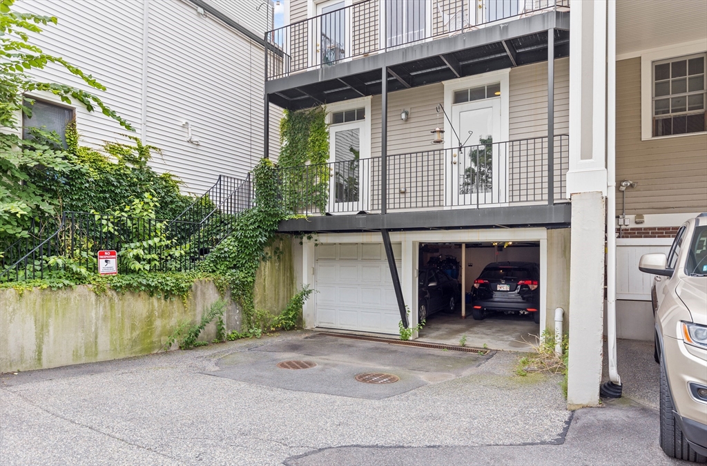 57 Bartlett St, Charlestown