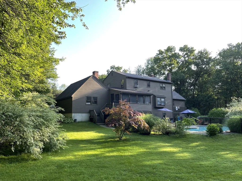 4 Chestnut St, Hopkinton