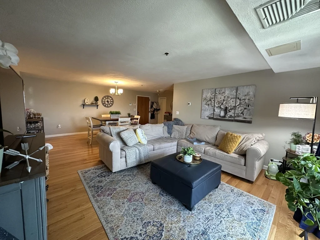 39 Parlin St, Everett