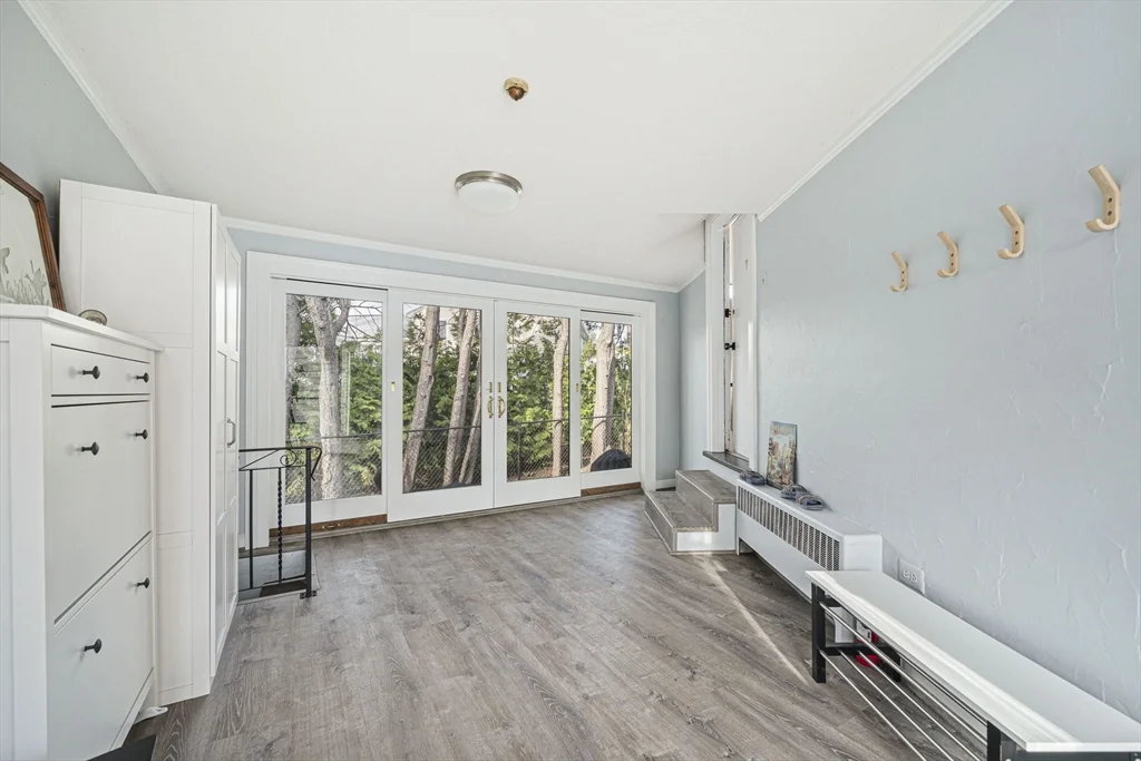 66 Roosevelt Rd, Newton