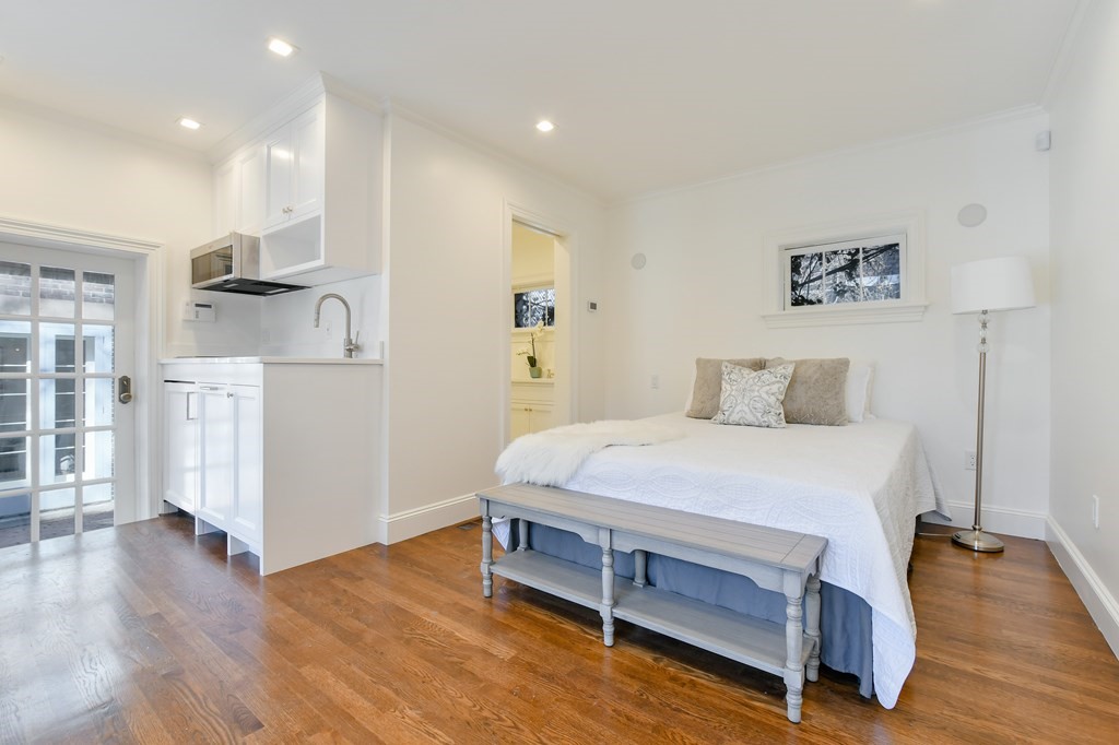 20 Chestnut St, Beacon Hill