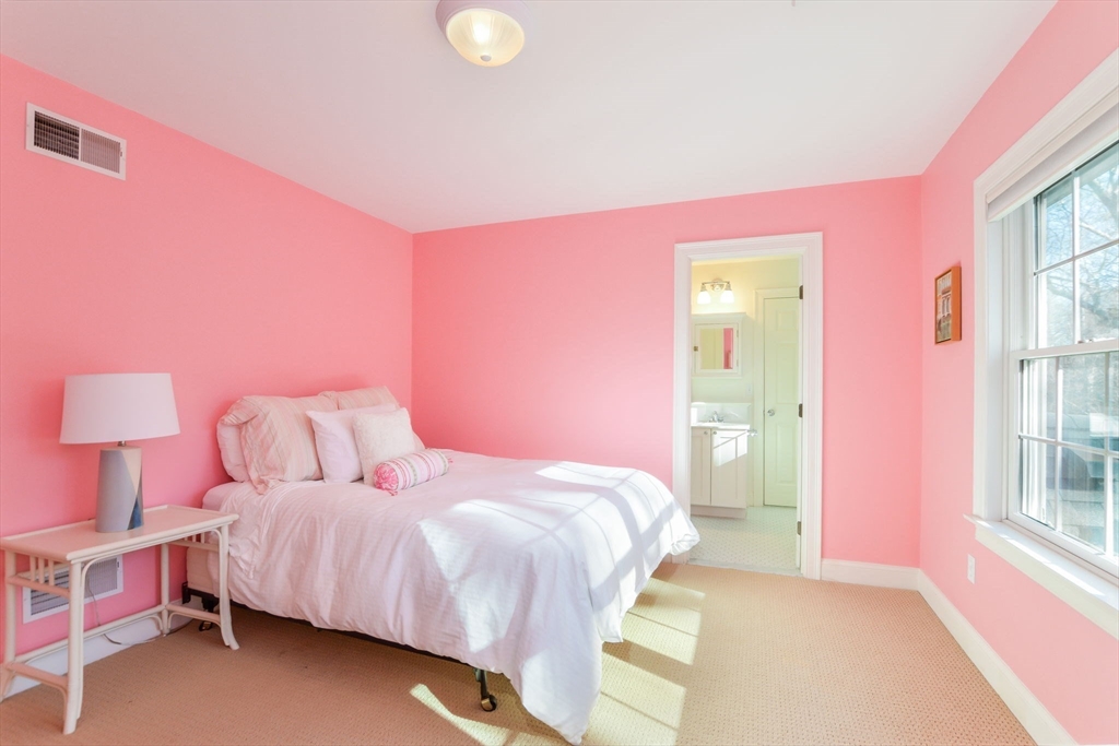 1 Puddingstone Ln, Acoaxet