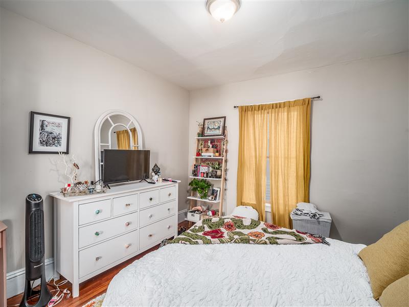 318 Beacon St, Ward Two