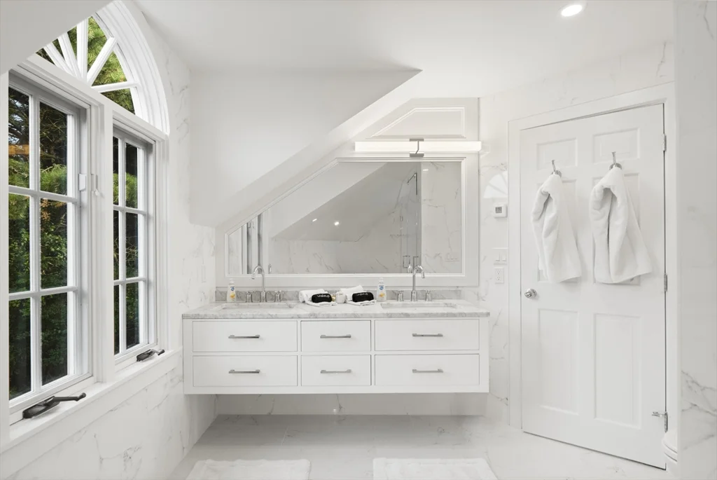 2 Drew Ln, Nantucket