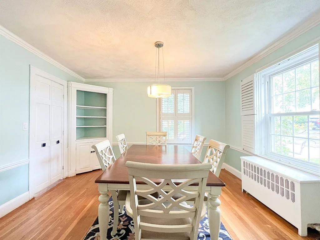 31 Grassmere Rd, Chestnut Hill