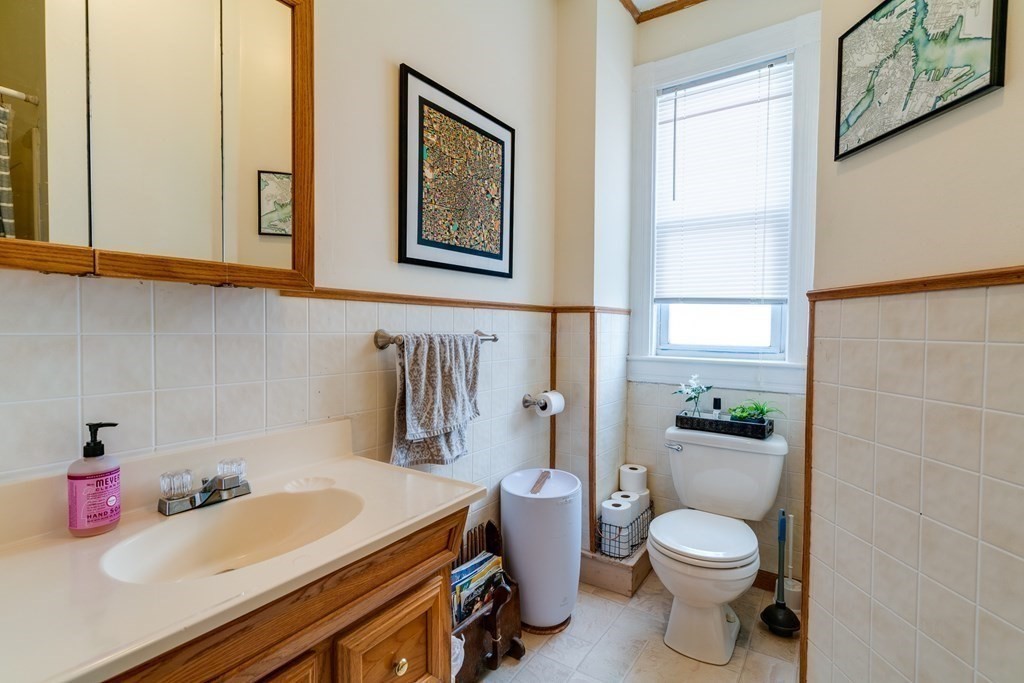 36 Hewlett St, Roslindale